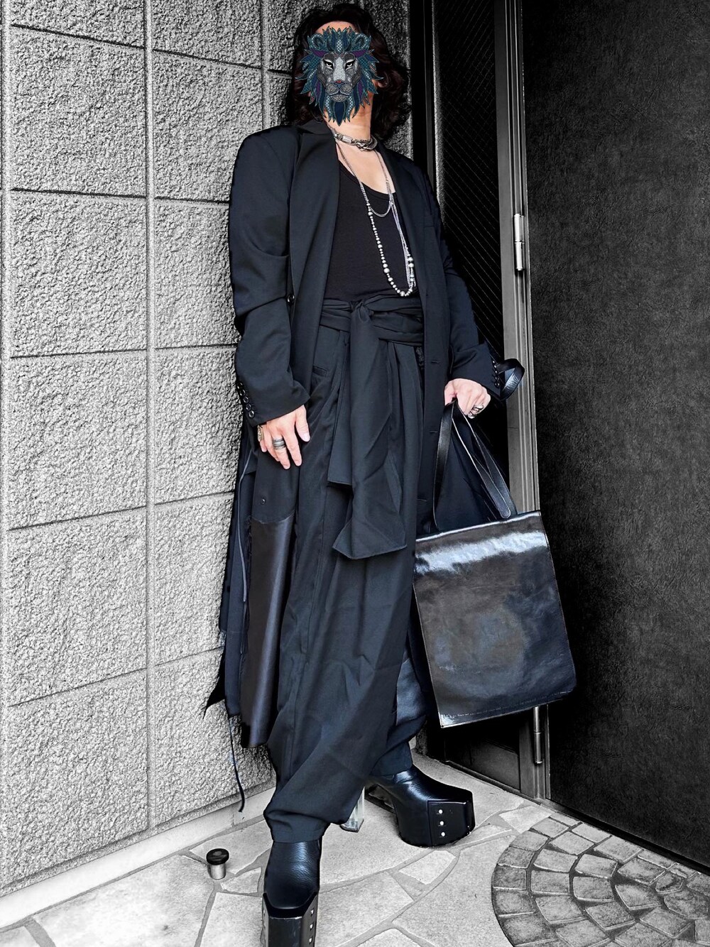孤高のファッションコレクター｜Ann DEMEULEMEESTERのネックレスを使っ 