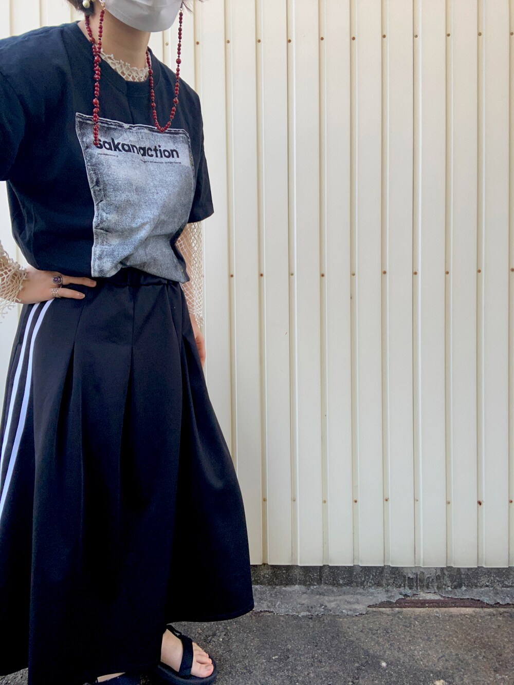「春コーデ、オトナ女子、ラクチンコーデ、大人カジュアル、春、プチプラ、いいね、save、フォローお願いします🤑、ロングスカート、バンドT、ootd、ブラック」｜「サカナクションのアイテム（トップス、ブラック系）」を使った、こむさん（レディース・168cm）の春コーディネートの1枚目の写真