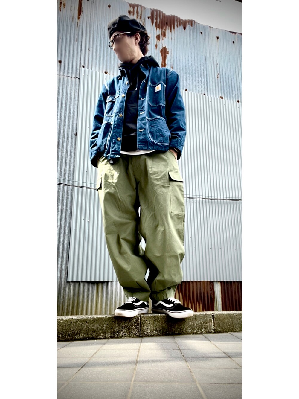 「休日スタイル、今日のコーデ、おしゃれさんと繋がりたい、カジュアル、春コーデ、ストリート、スニーカーコーデ、ブラック、カーキ、大人コーデ、カーゴパンツ、VANS、パーカー、キャップ、ローファー」｜「CIAOPANIC TYPYのアイテム（カーゴパンツ、グリーン系）」を使った、T .Kさん（メンズ・176cm）の春コーディネートの1枚目の写真