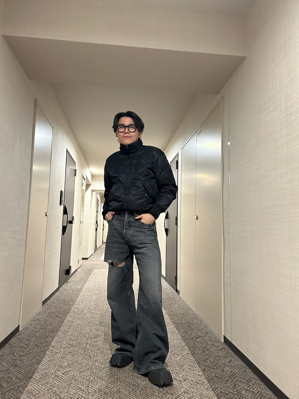 「DIESELのレディース デニム ルーズ D-SIRE L.30（デニムパンツ、ブラック系）」を使った、和団子さん（メンズ・170cm）の冬コーディネートの1枚目の写真