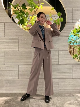 「COMME CA Wardrobe（コムサワードローブ）の【セットアップ対応】パウダープレーンストレッチ ショートダブルジャケット（スーツジャケット、ブラウン系）」を使った、COMME CA OFFICIALさん（レディース・161cm）の春コーディネート