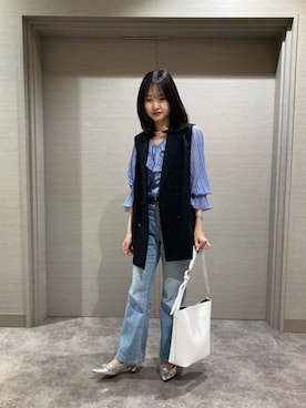 「COMME CA（コムサ）のワンショルダー バッグ（ショルダーバッグ、ホワイト系）」を使った、COMME CA OFFICIALさん（レディース・161cm）の春コーディネート