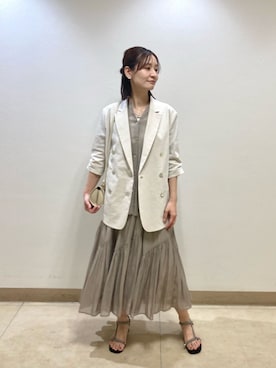 「K.T KIYOKO TAKASE（キヨコタカセ）のリネン／トリアセテートストレッチ ダブルブレストジャケット（テーラードジャケット、ホワイト系）」を使った、COMME CA OFFICIALさん（レディース・166cm）の春コーディネート