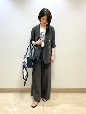 「K.T KIYOKO TAKASE（キヨコタカセ）のリネン／トリアセテートストレッチ ダブルブレストジャケット（テーラードジャケット、グレー系）」を使った、COMME CA OFFICIALさん（レディース・161cm）の春コーディネート