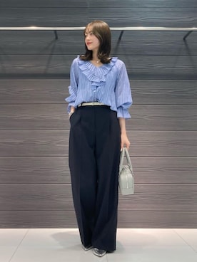 「K.T KIYOKO TAKASE（キヨコタカセ）のシワ加工ストライプ ラッフルシャツブラウス（シャツ/ブラウス、ブルー系）」を使った、COMME CA OFFICIALさん（レディース・161cm）の春コーディネート