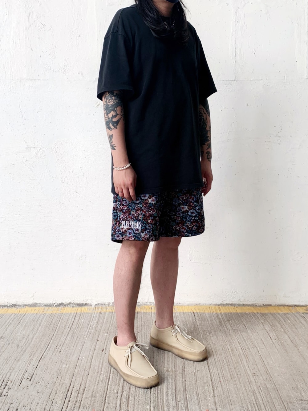 「ootd、今日のコーデ、今日の服、夏、夏コーデ、パンツスタイル、パンツコーデ、pleasures、Clarks original、clarks」｜「UNIQLOのエアリズムコットンオーバーサイズTシャツ（5分袖）（Tシャツ/カットソー、ホワイト系）」を使った、avlsn5さん（メンズ・180cm）の夏コーディネートの1枚目の写真
