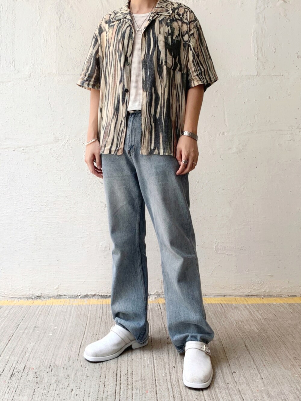 「ootd、夏、夏コーデ、今日のコーデ、今日の服、ourlegacy、牛仔褲、きれいめカジュアル、デニムパンツ」｜「Our LegacyのHanabi Print Shirt（シャツ/ブラウス、ベージュ系）」を使った、avlsn5さん（メンズ・180cm）の夏コーディネートの1枚目の写真