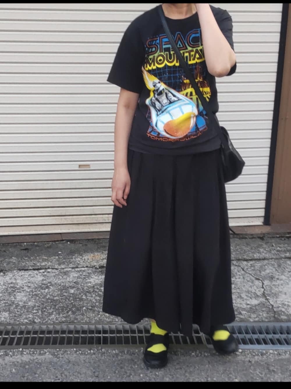 「夏コーデ、シンプルコーデ、無印良品、古着、古着MIX、カラーソックス、Tシャツ、オトナカジュアル、おしゃれさんと繋がりたい、オトナ女子、お洒落さんとつながりたい、高身長コーデ、きれいめカジュアル、カラーコーデ」｜「無印良品のスニーカーサンダル（サンダル、ブラック系）」を使った、ぷりん.さん（レディース・170cm）の夏コーディネートの1枚目の写真