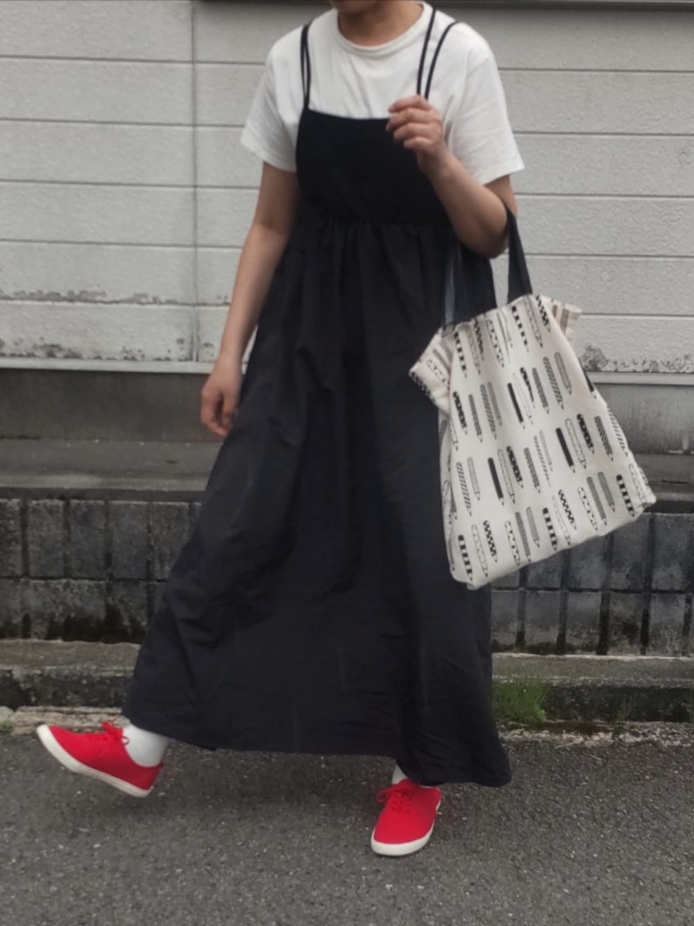 「シンプルコーデ、オトナ女子、お洒落さんとつながりたい、シンプル、しまむら、ワンピース、きれいめカジュアル、大人コーデ、Tシャツ、高身長コーデ、おしゃれさんと繋がりたい」｜「BONLECILLの【2枚入り】【PBPオーガニックコットン】半袖 2PACK Tシャツ＜サステナブル＞（Tシャツ/カットソー、ブラック系）」を使った、ぷりん.さん（レディース・170cm）の春コーディネートの1枚目の写真