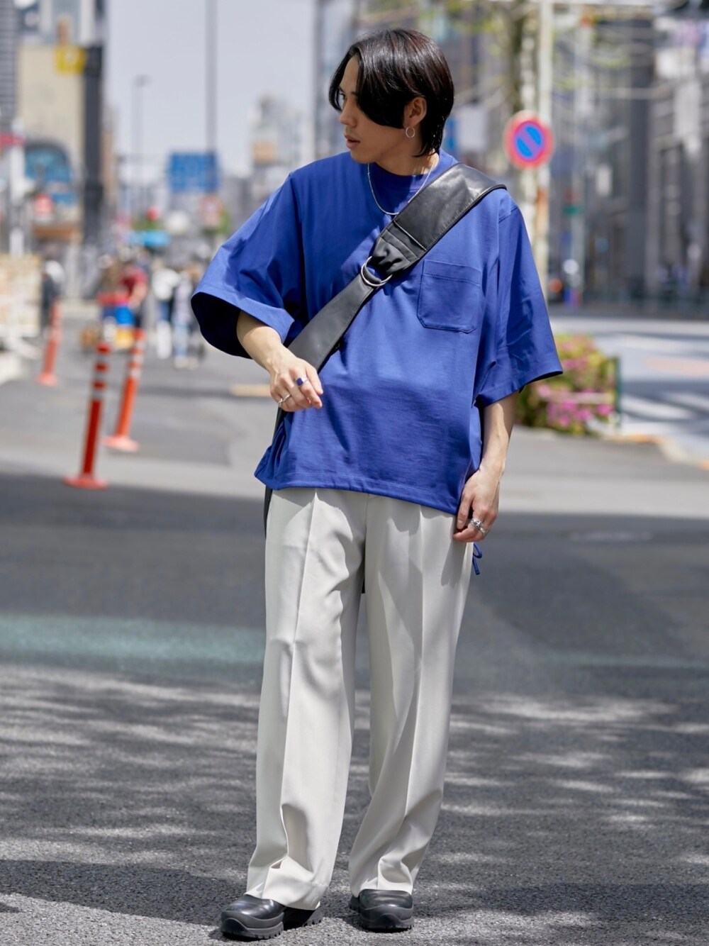 「PUBLIC TOKYOのスーパールーズコードTEE（Tシャツ/カットソー、ブルー系）」を使った、Kosuke Sugitaさん（メンズ・177cm）の春コーディネートの1枚目の写真