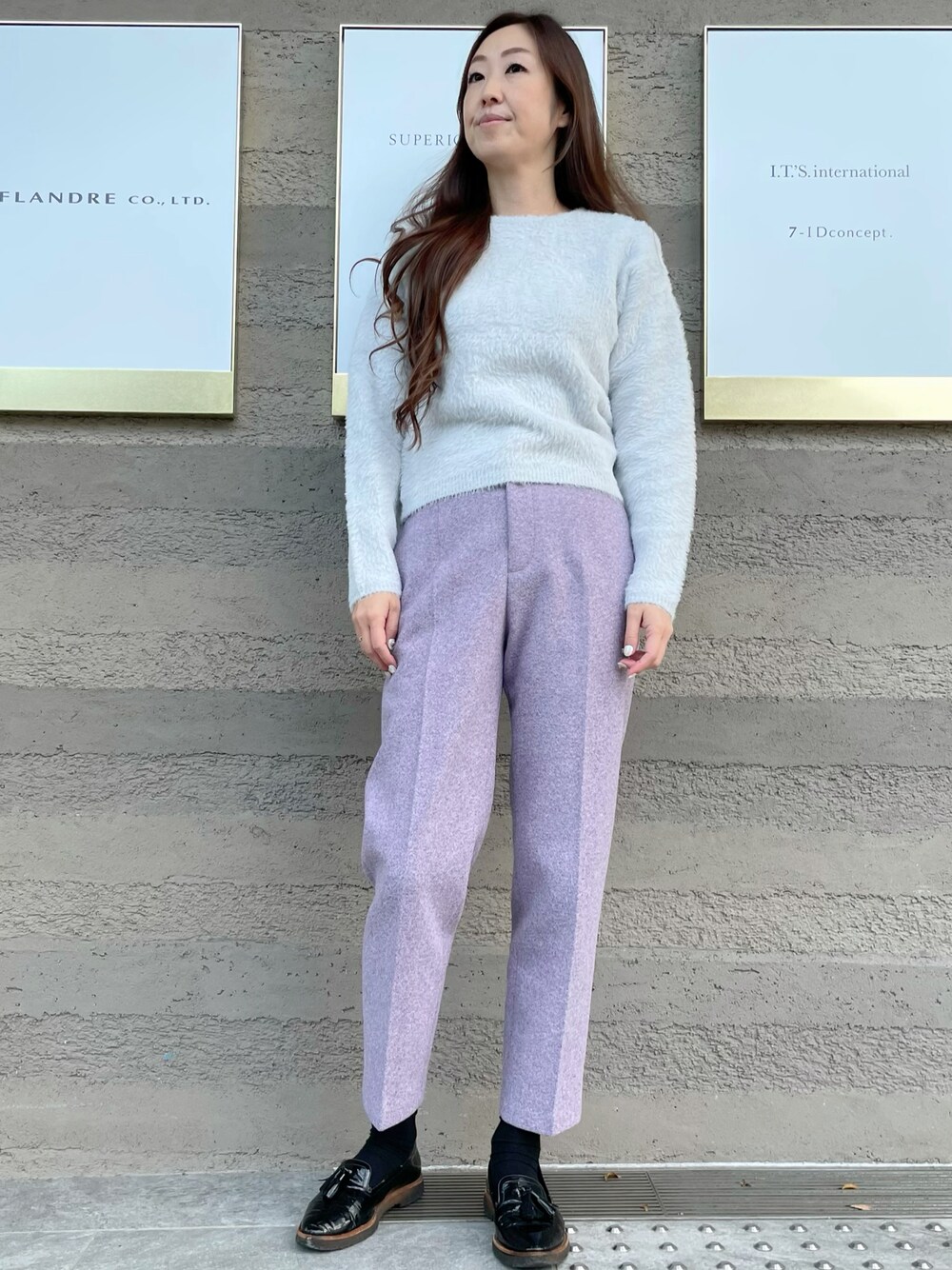 「テーパードパンツ、ハイウエスト、パープル、パステルカラー、パンツスタイル、シャギーニット」｜「INED CLAROのアイテム（ニット/セーター、グレー系）」を使った、ayakaさん（レディース・170cm）の冬コーディネートの1枚目の写真