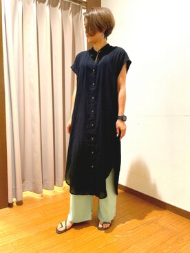 「ITEMS URBANRESEARCH（アイテムズ アーバンリサーチ）のアイテム（シャツワンピース）」を使った、Mizukiさん（レディース・163cm）の夏コーディネート
