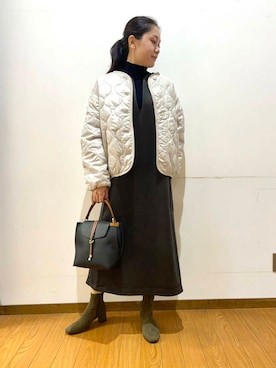 「アイテム（ジャンパースカート）」を使った、Mizukiさん（レディース・163cm）の秋コーディネート