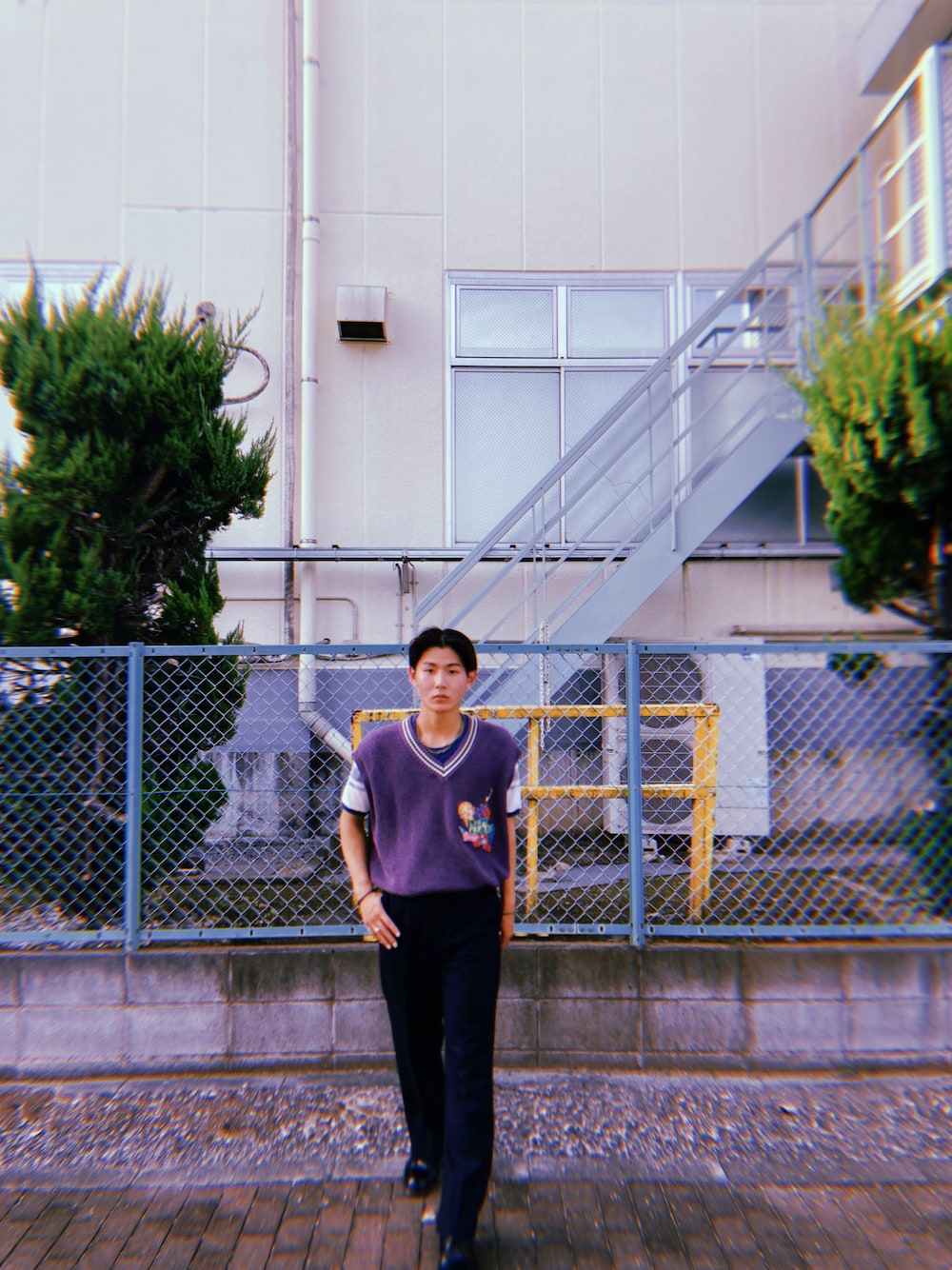 「#秋コーデ、秋服、ニットベスト、リンガーTシャツ、秋のコーデ、burberry、burberrys、Left Alone、Dr.Martens」｜「Left aloneのアイテム（ベスト、パープル系）」を使った、ast_f＊＊kさん（メンズ・168cm）の秋コーディネートの1枚目の写真