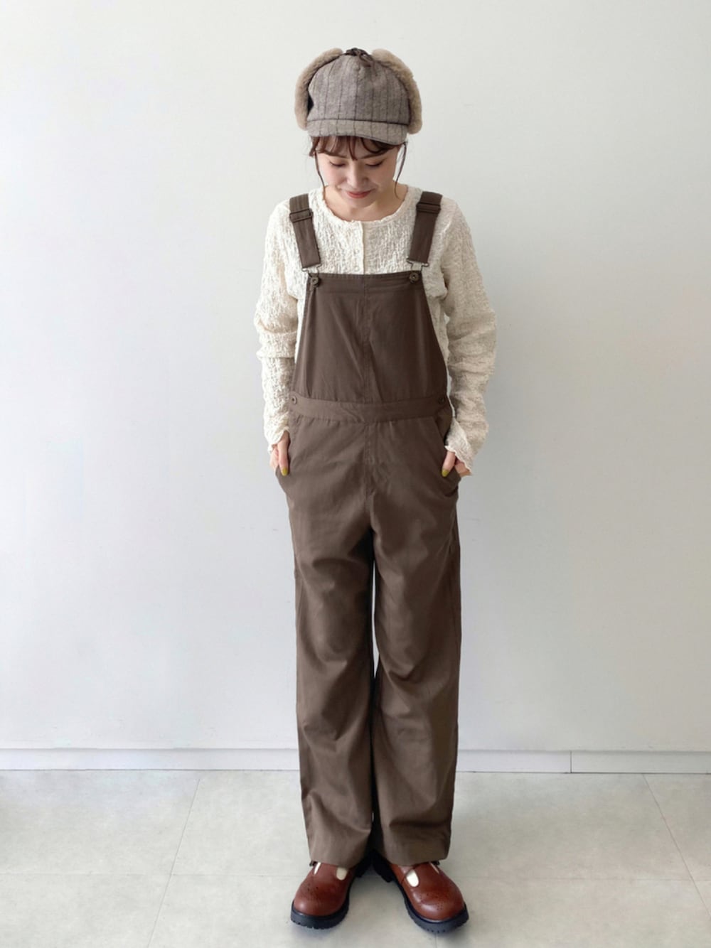 「ワントーンコーデ、サロペット、秋のコーデ、休日スタイル、プチプラ、プチプラコーデ、ehka sopo、ブラウンコーデ、秋カラー」｜「ehka sopoのダブルTストラップシューズ（その他シューズ、イエロー系）」を使った、あべさん（レディース・156cm）の秋コーディネートの1枚目の写真