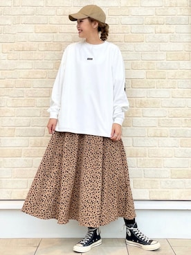 「バックプリント」｜「アイテム（スニーカー）」を使った、えりー👻さん（レディース・173cm）の秋コーディネート