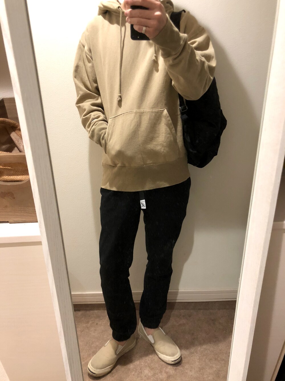 「秋のコーデ、パーカー、おしゃれさんと繋がりたい、ジャックパーセル」｜「ADAM ET ROPE'のグラミチ別注COOLMAX JOGGER PANTＳ（その他パンツ、ブラック系）」を使った、NOBさん（メンズ・169cm）の秋コーディネートの1枚目の写真