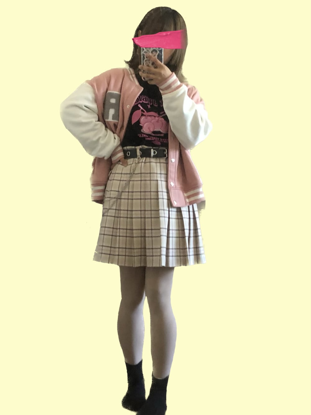 「低身長、低身長女子、低身長コーデ、スタジャン、スカート、ミニスカート、ベルト、チェーン、地雷、サブカル、ストリート、メンズライク、shein、韓国ファッション」｜「Honeysのミニプリーツスカート（スカート、ベージュ系）」を使った、⸜🌻⸝‍*ゆ.⸜🌷︎⸝‍さん（骨格ウェーブ・レディース・150cm）の春コーディネートの1枚目の写真