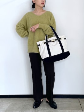 「OUVRAGE CLASSE（ウヴラージュクラス）のフォックスファーVネックニット（ニット/セーター、グリーン系）」を使った、hanaさん（レディース・160cm）の秋コーディネート