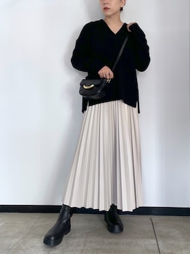 「OUVRAGE CLASSE（ウヴラージュクラス）のTICCA ヤクフーディープルオーバー（ニット/セーター、ブラック系）」を使った、hanaさん（レディース・160cm）の秋コーディネート