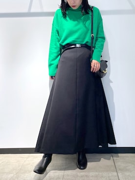 「OUVRAGE CLASSE（ウヴラージュクラス）のハイネック脇スリットプルオーバー（ニット/セーター、グリーン系）」を使った、hanaさん（レディース・160cm）の冬コーディネート
