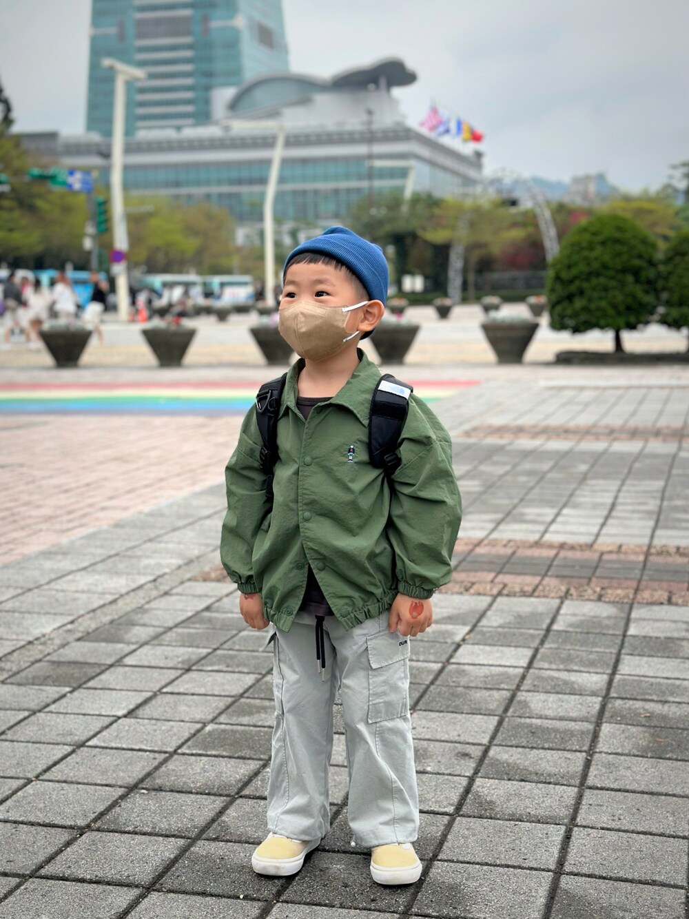 「the Roy 🇰🇷のアイテム（ノーカラージャケット、グリーン系）」を使った、housebabypresleyさん（キッズ・100cm）の春コーディネートの1枚目の写真