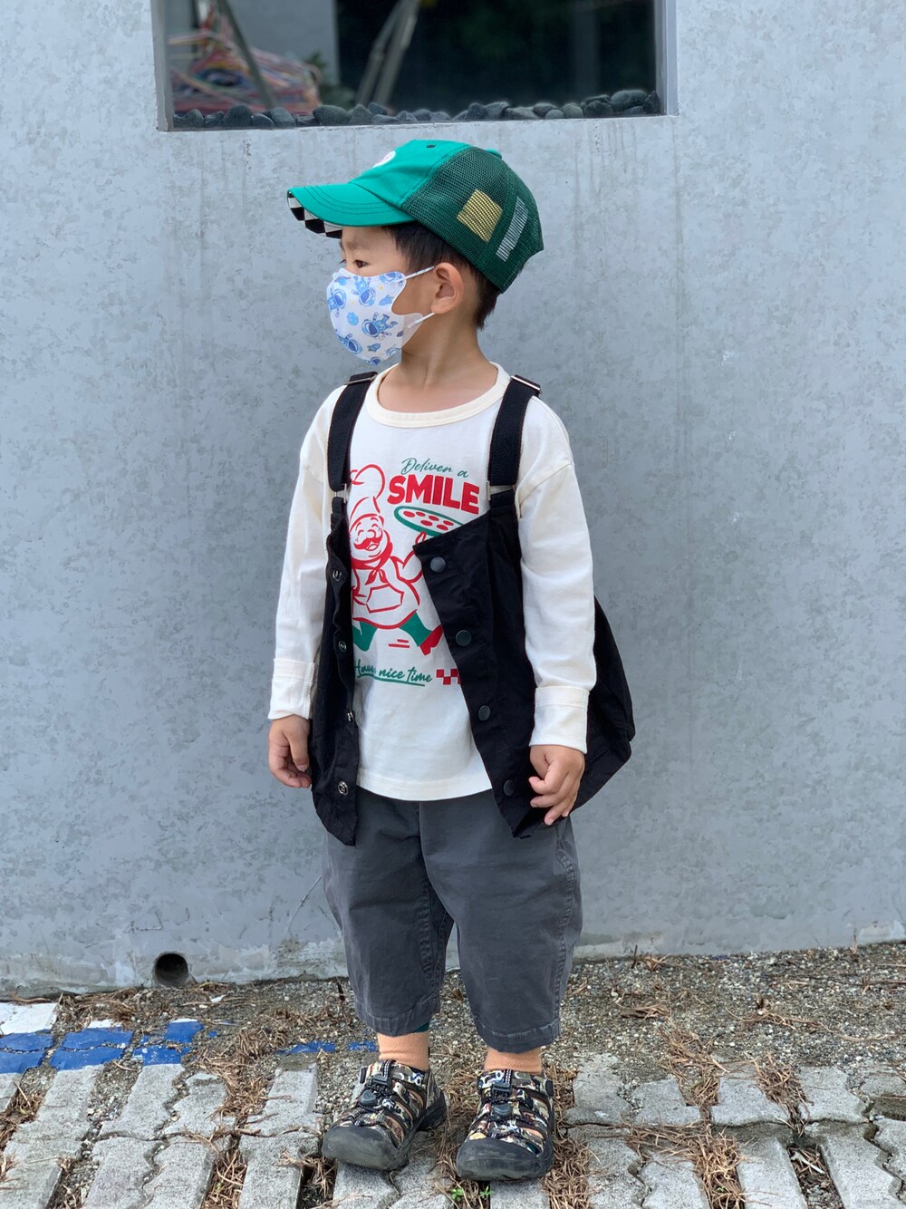「BREEZEのアイテム（キャップ、グリーン系）」を使った、housebabypresleyさん（キッズ・100cm）の秋コーディネートの1枚目の写真