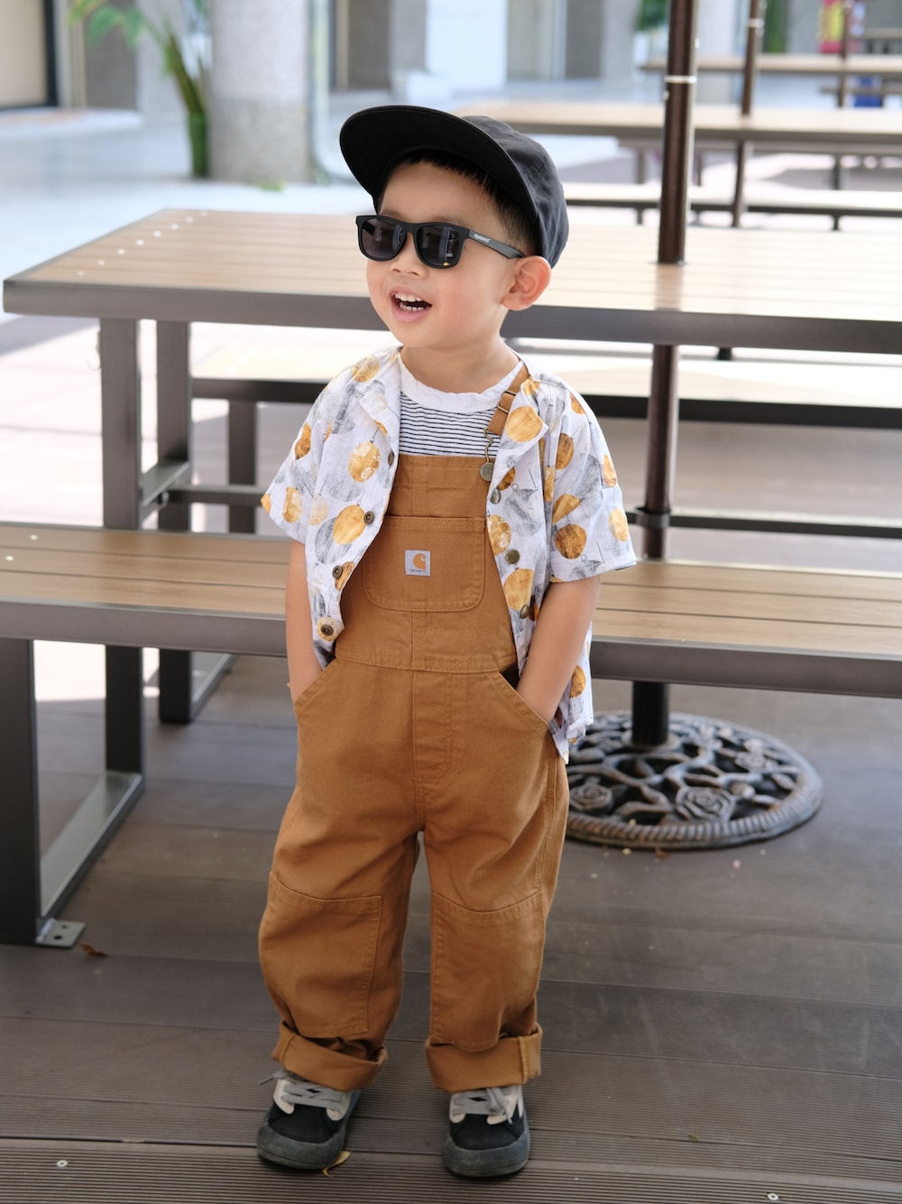 「Carharttのアイテム（つなぎ/オールインワン、ブラウン系）」を使った、housebabypresleyさん（キッズ・90cm）の秋コーディネートの1枚目の写真