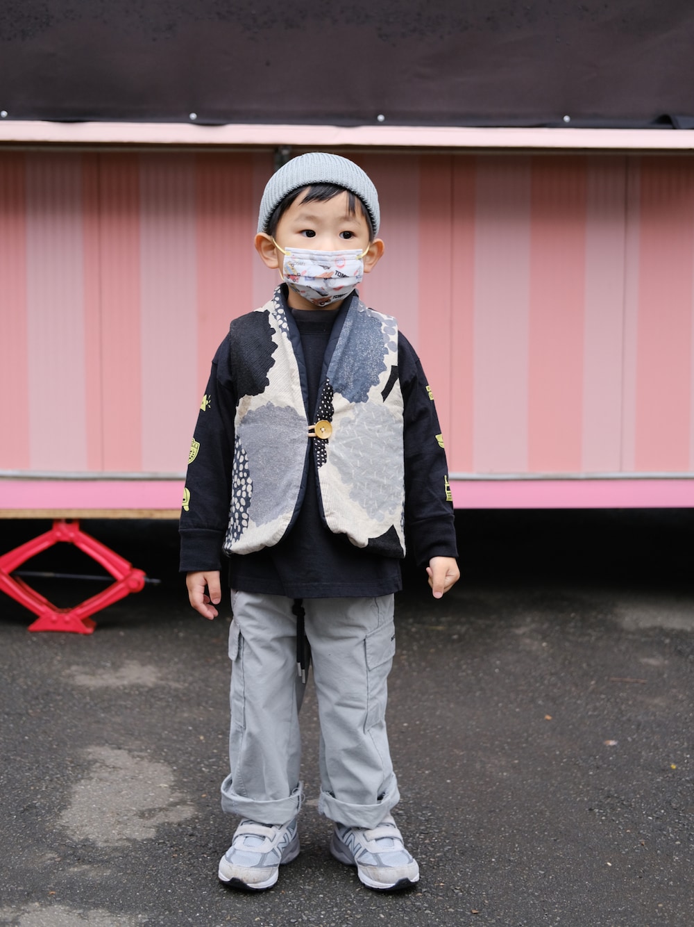 「UNITED ARROWSのアイテム（Tシャツ/カットソー、ブラック系）」を使った、housebabypresleyさん（キッズ・100cm）の冬コーディネートの1枚目の写真