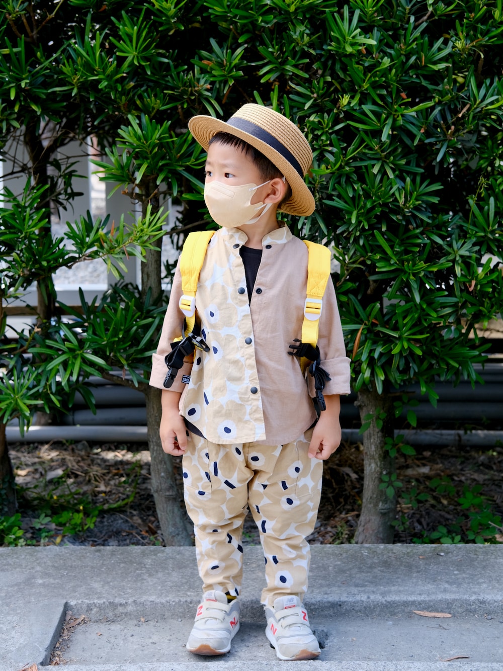 「marimekkoのアイテム（パンツ、ベージュ系）」を使った、housebabypresleyさん（キッズ・90cm）の秋コーディネートの1枚目の写真