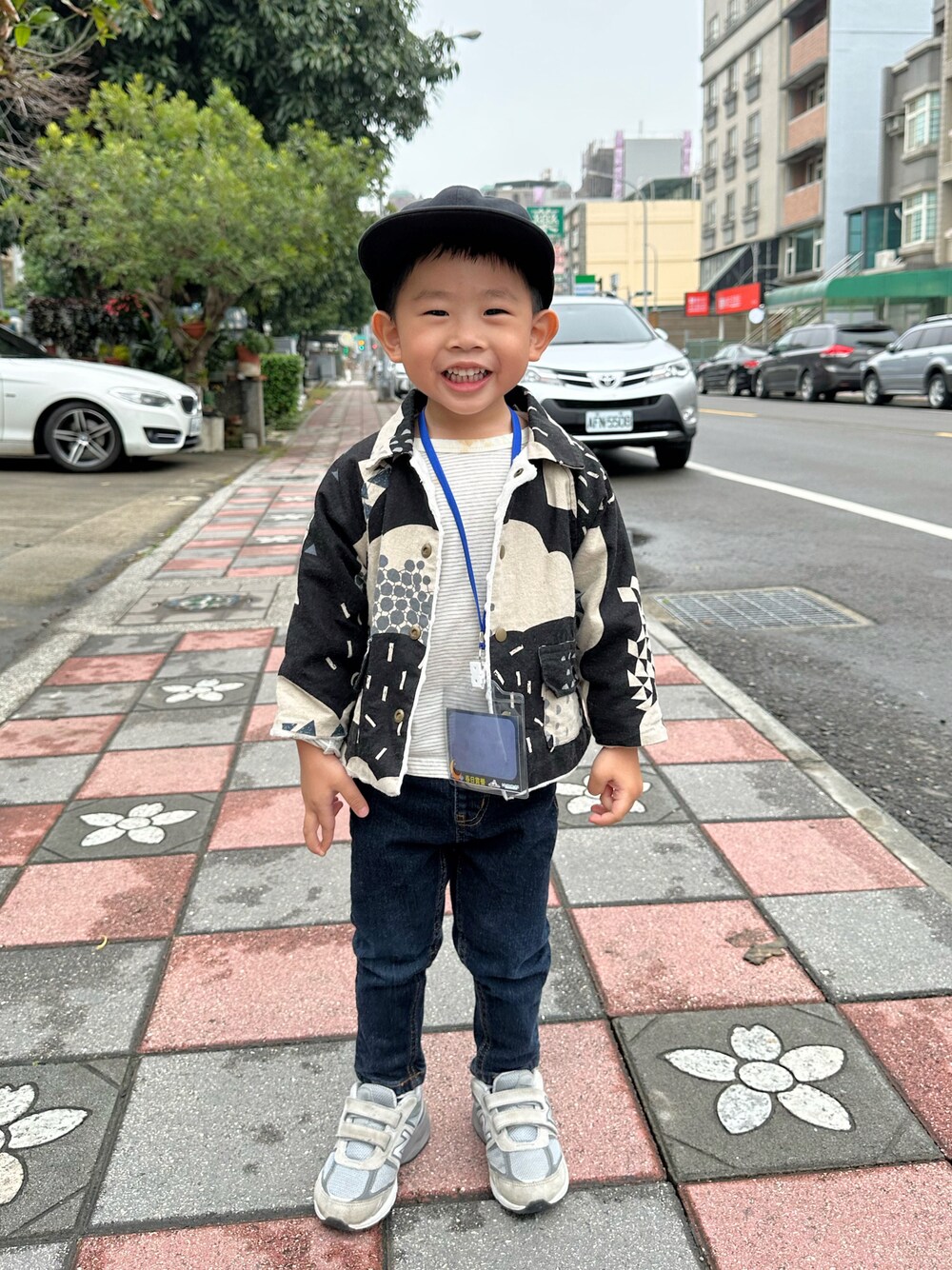 「COLEMANのアイテム（キャップ、ブラック系）」を使った、housebabypresleyさん（キッズ・100cm）の冬コーディネートの1枚目の写真