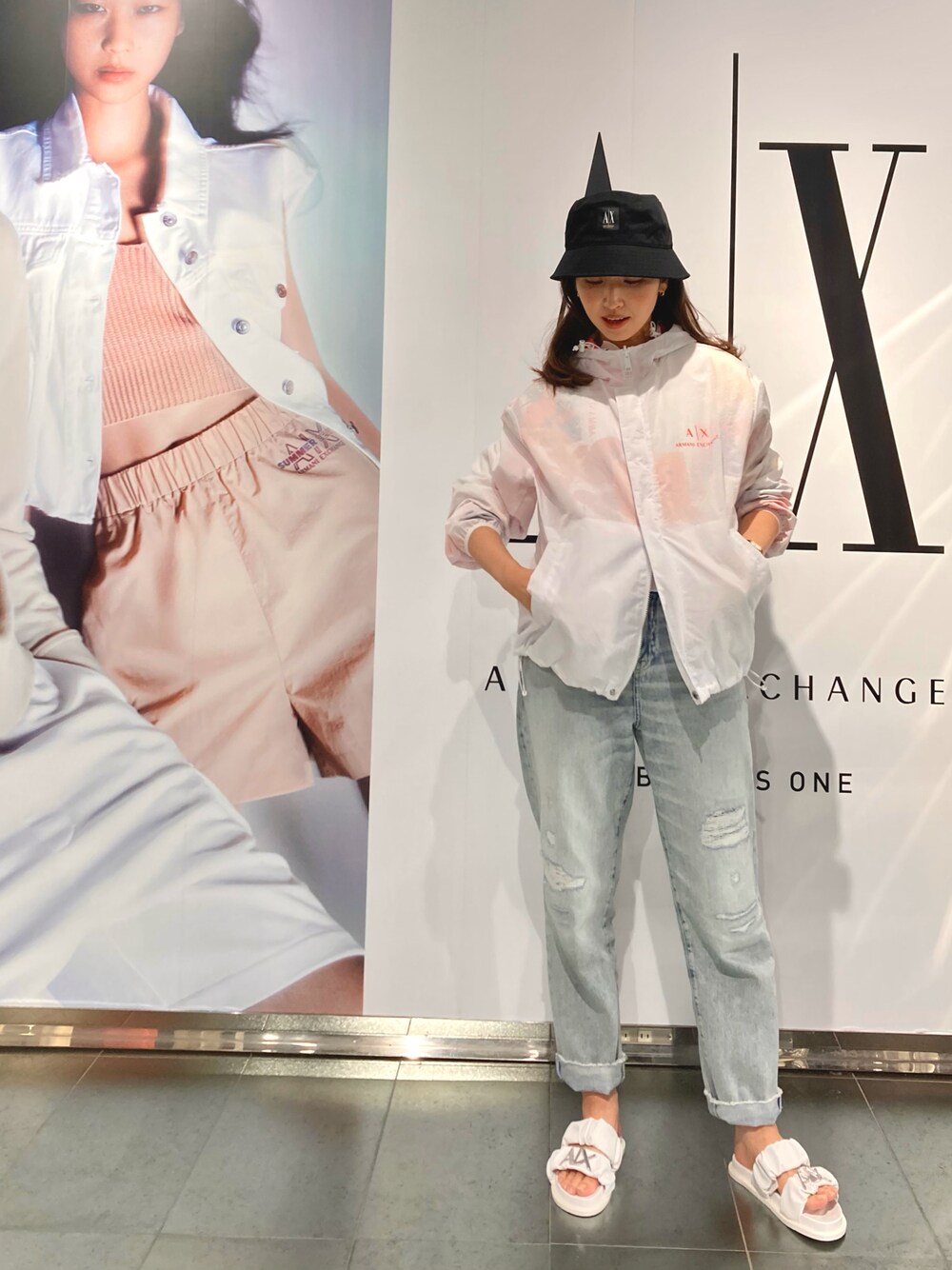 「armaniexchange、アルマーニエクスチェンジ、AXchanger、AXchange、休日コーデ、ラクチンコーデ、メンズライク、バケットハット、デニム、シンプルスタイル、お出かけコーデ日記、メンズアイテム」｜「ARMANI EXCHANGEの【A|X アルマーニ エクスチェンジ】A|Xロゴパッチ　バケットハット（ハット、ブラック系）」を使った、naobeさん（レディース・169cm）の春コーディネートの1枚目の写真