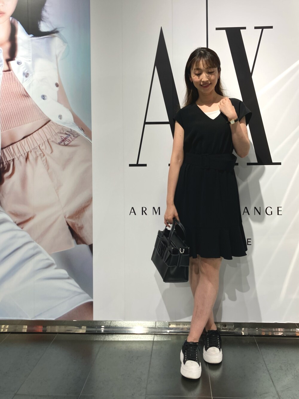 「夏コーデ、大人カジュアル、シンプル、AXchanger、AXchange、アルマーニエクスチェンジ、ワンピース、ワンピース×スニーカー、黒ワンピ、ブラック、大人ガーリー」｜「ARMANI EXCHANGEの【A|X アルマーニ エクスチェンジ】ノースリーブ　ジャージフレアワンピース（ワンピース、ブラック系）」を使った、naobeさん（レディース・169cm）の春コーディネートの1枚目の写真