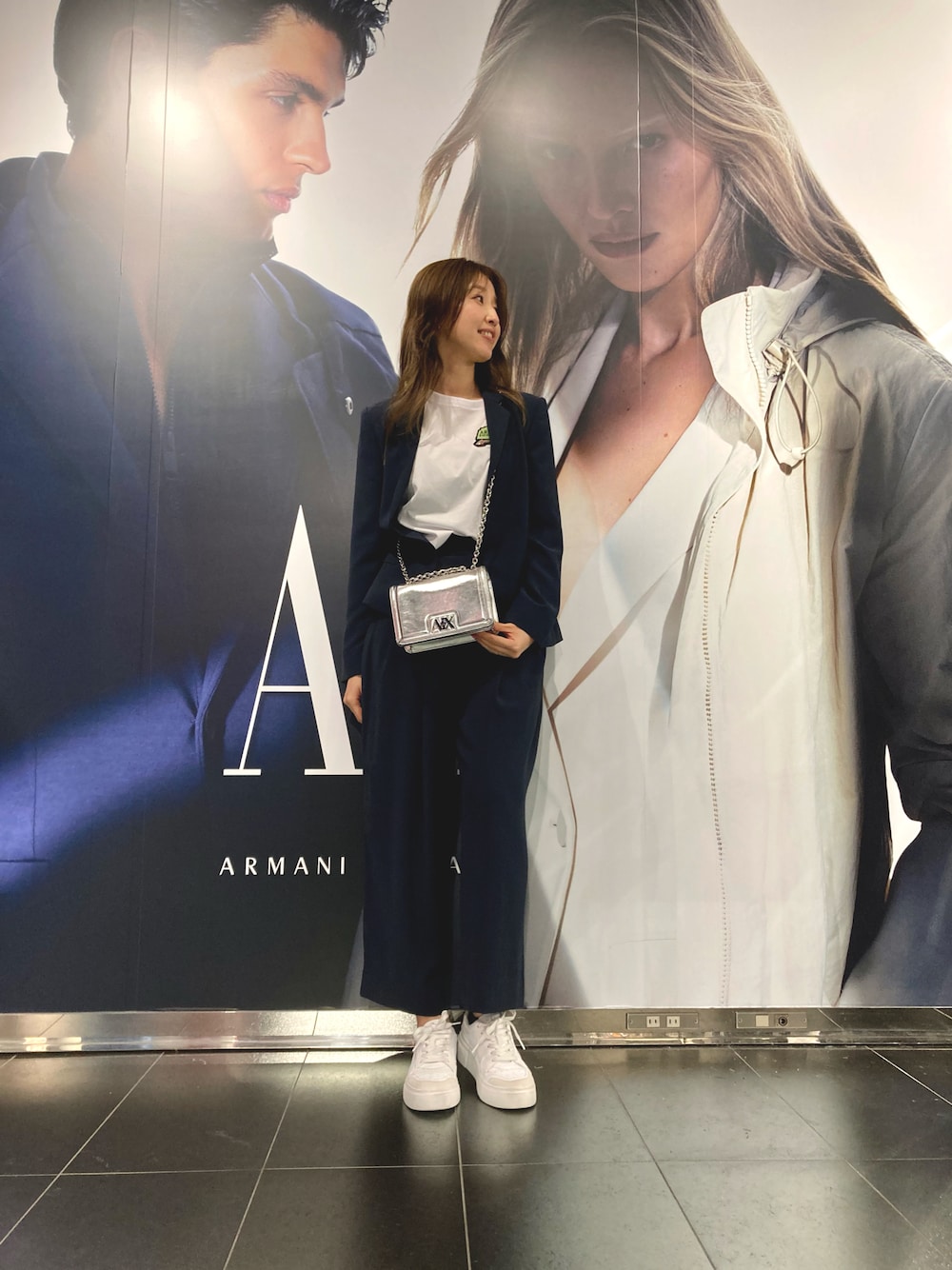 「AXchanger、AXchange、アルマーニエクスチェンジ、ジャケットスタイル、高身長女子、スニーカー」｜「ARMANI EXCHANGEの【A|X アルマーニ エクスチェンジ】レースアップスニーカー（スニーカー、ホワイト系）」を使った、naobeさん（レディース・169cm）の春コーディネートの1枚目の写真