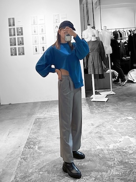 「MURUA（ムルーア）のアイテム（スウェット）」を使った、桂束咲さん（レディース・170cm）の秋コーディネート