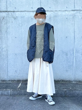 「白スカート」｜「アイテム（スウェット）」を使った、にこ。さん（レディース・165cm）の秋コーディネート