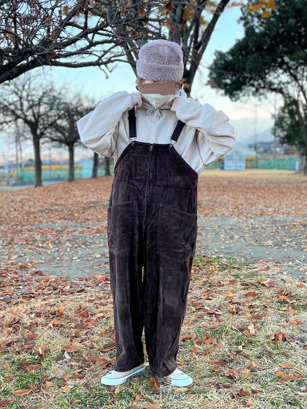 niko and（ニコアンド）の「コーデュロイオーバーオール