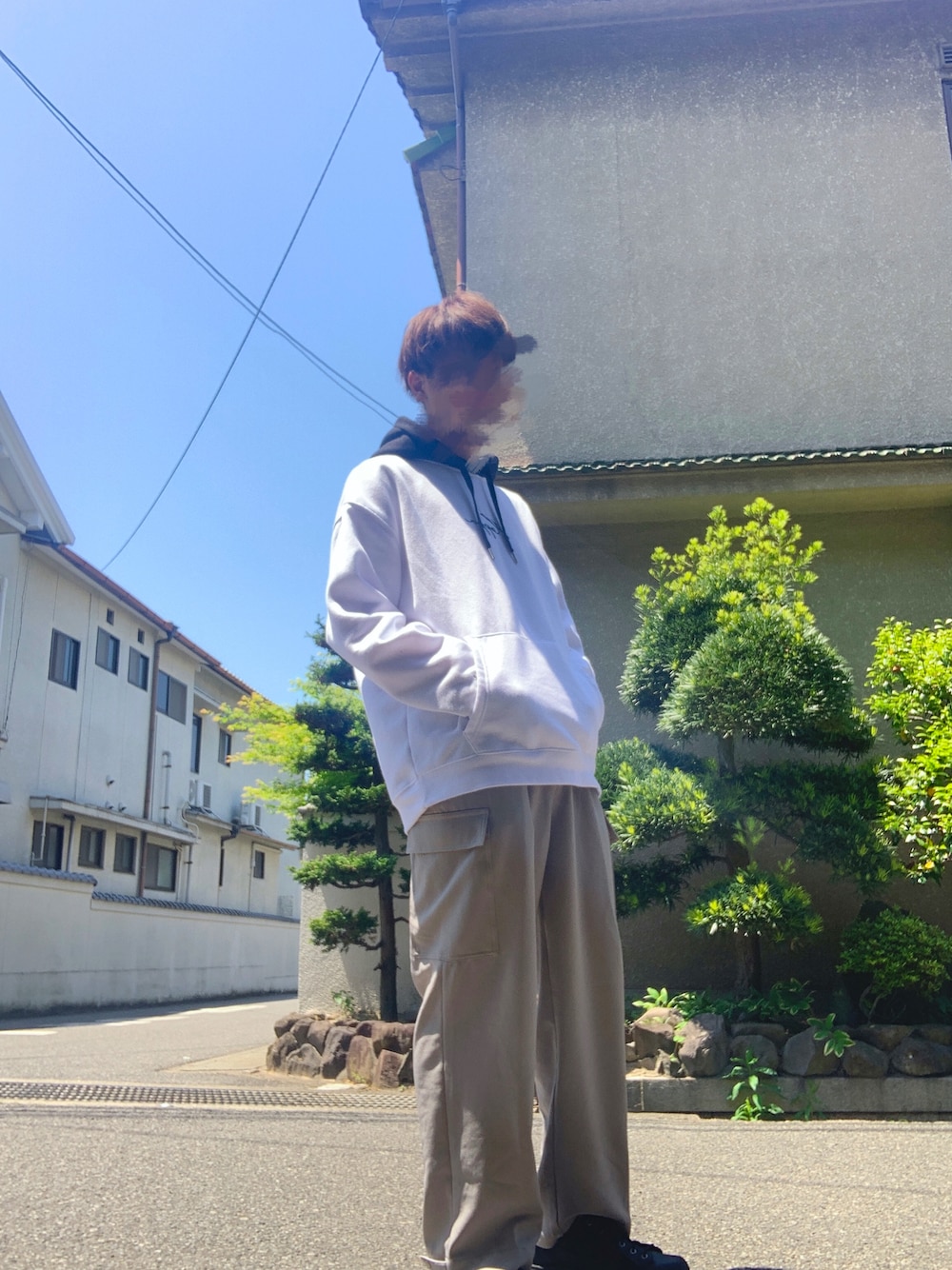 「休日コーデ、春コーデ、カジュアルコーデ、おしゃれさんと繋がりたい、オーバーサイズ」｜「niko and...のアイテム（その他パンツ、ベージュ系）」を使った、U Tさん（メンズ・170cm）の春コーディネートの1枚目の写真