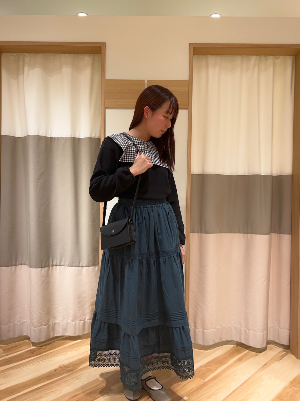 「Samansa Mos2、SM2、サマンサモスモス、サマンサ モスモス(Samansa Mos2)、ガーリー、ガーリーコーデ、スカートコーデ」｜「Samansa Mos2のベロアパイピングシューズ（ドレスシューズ、ベージュ系）」を使った、みーちゃんさん（レディース・164cm）の秋コーディネートの1枚目の写真