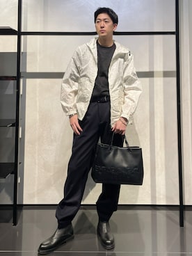 「EMPORIO ARMANI（エンポリオアルマーニ）の【エンポリオ アルマーニ】ASV オーバーサイズTシャツ リヨセル混紡ジャージー オーバーサイズフラワー刺繍（Tシャツ/カットソー）」を使った、IBUKIさん（メンズ・182cm）の冬コーディネート