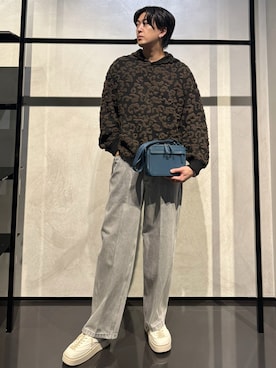 「EMPORIO ARMANI（エンポリオアルマーニ）の【エンポリオ アルマーニ】ASV バギーツイストフィットジーンズ J80 デニム ストーンウォッシュ＆ブリーチ加工（デニムパンツ）」を使った、IBUKIさん（メンズ・182cm）の秋コーディネート