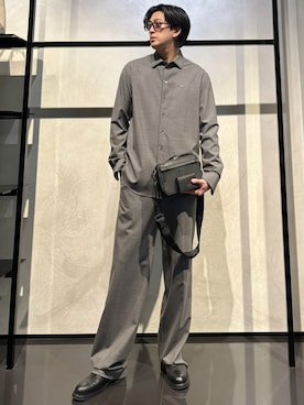 「EMPORIO ARMANI（エンポリオアルマーニ）の【エンポリオ アルマーニ】ASV カメラバッグ 再生サフィアーノレザー イーグルプレート ミニ（ショルダーバッグ、ブラック系）」を使った、IBUKIさん（メンズ・182cm）の春コーディネート