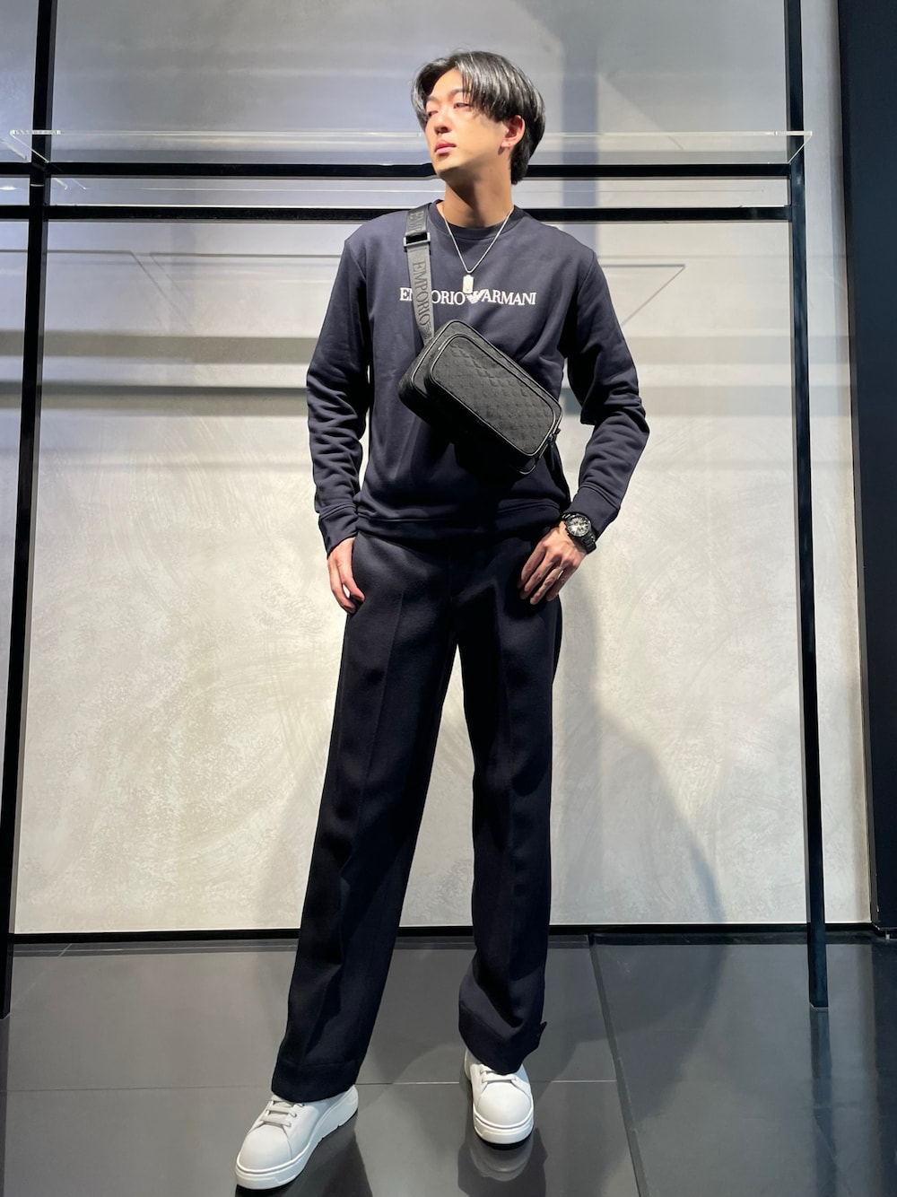「エンポリオアルマーニ、EMPORIO ARMANI、スウェット、スニーカー、白スニーカー、ショルダーバッグ、シンプルコーデ、シンプル、キレイめ、きれいめカジュアル、きれいめ、今日のコーデ、ootd、いいね、save、フォローお願いします🤑、休日スタイル」｜「EMPORIO ARMANIの【エンポリオ アルマーニ】ショルダーバッグ ナイロン製 オールオーバージャカードイーグル（ショルダーバッグ、ブラック系）」を使った、IBUKIさん（メンズ・182cm）の秋コーディネートの1枚目の写真