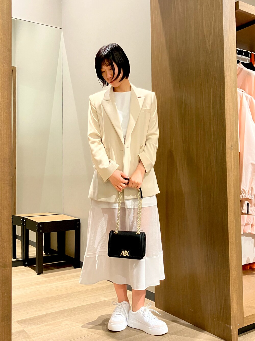 「春アウター、アルマーニエクスチェンジ、アルマーニ、armaniexchange、ARMANIEXCHANGE、AXchanger、AXchange、ジャケット、ワンピース、大人かわいい、透け感、ショルダーバッグ、スニーカー、春コーデ、オトナカジュアル」｜「ARMANI EXCHANGEの【A|X アルマーニ エクスチェンジ】ダブルブレストジャケット（テーラードジャケット、ベージュ系）」を使った、TANAYURIさん（レディース・166cm）の春コーディネートの1枚目の写真