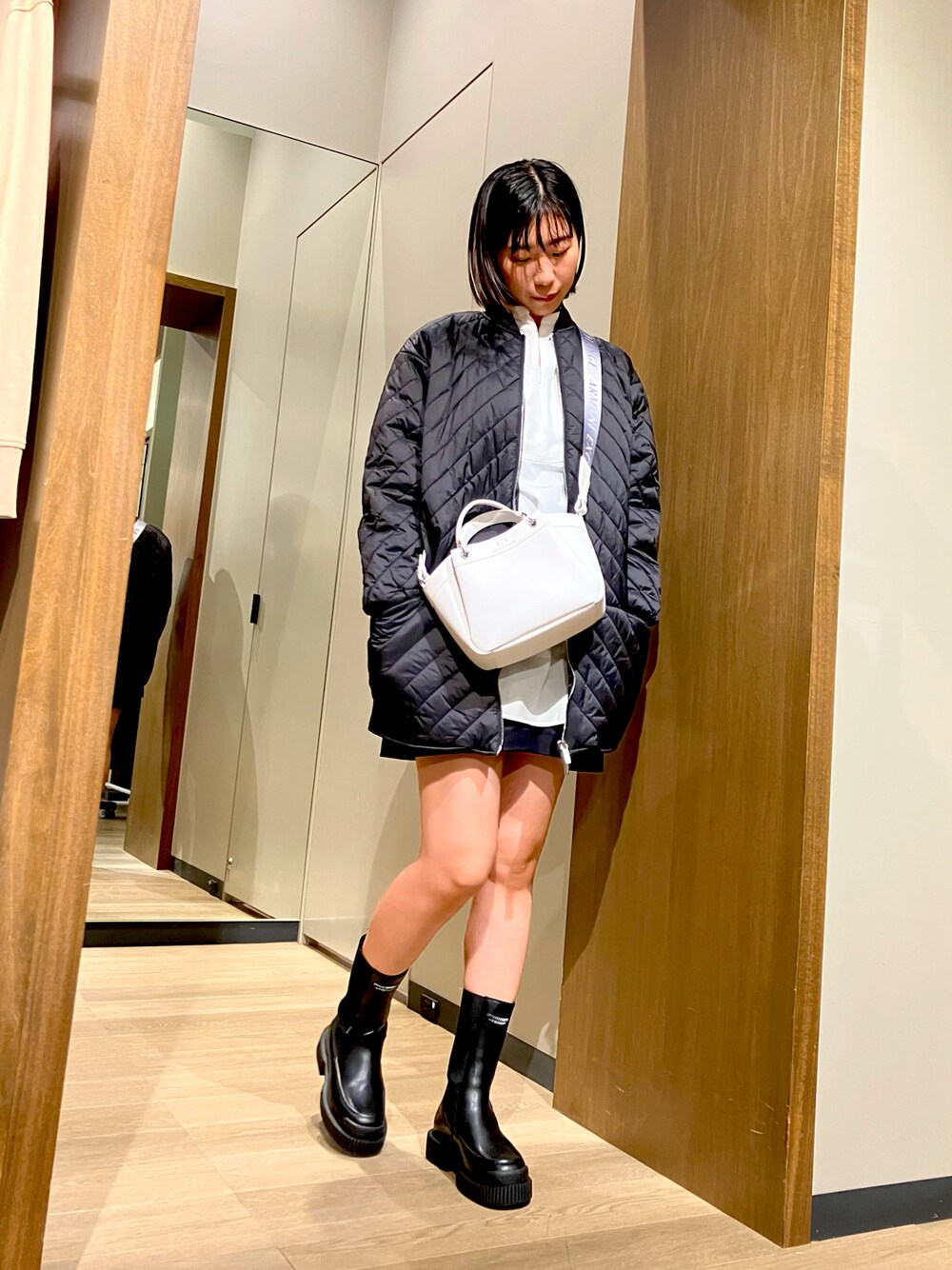 「AXchanger、AXchange、armaniexchange、ARMANIEXCHANGE、アルマーニエクスチェンジ、秋服コーデ、秋服準備はじめました、モノトーンコーデ、お出かけコーデ」｜「ARMANI EXCHANGEの【A|X アルマーニ エクスチェンジ】ラインロゴ　キルティングライトジャケット（ブルゾン、ブラック系）」を使った、TANAYURIさん（レディース・166cm）の秋コーディネートの1枚目の写真