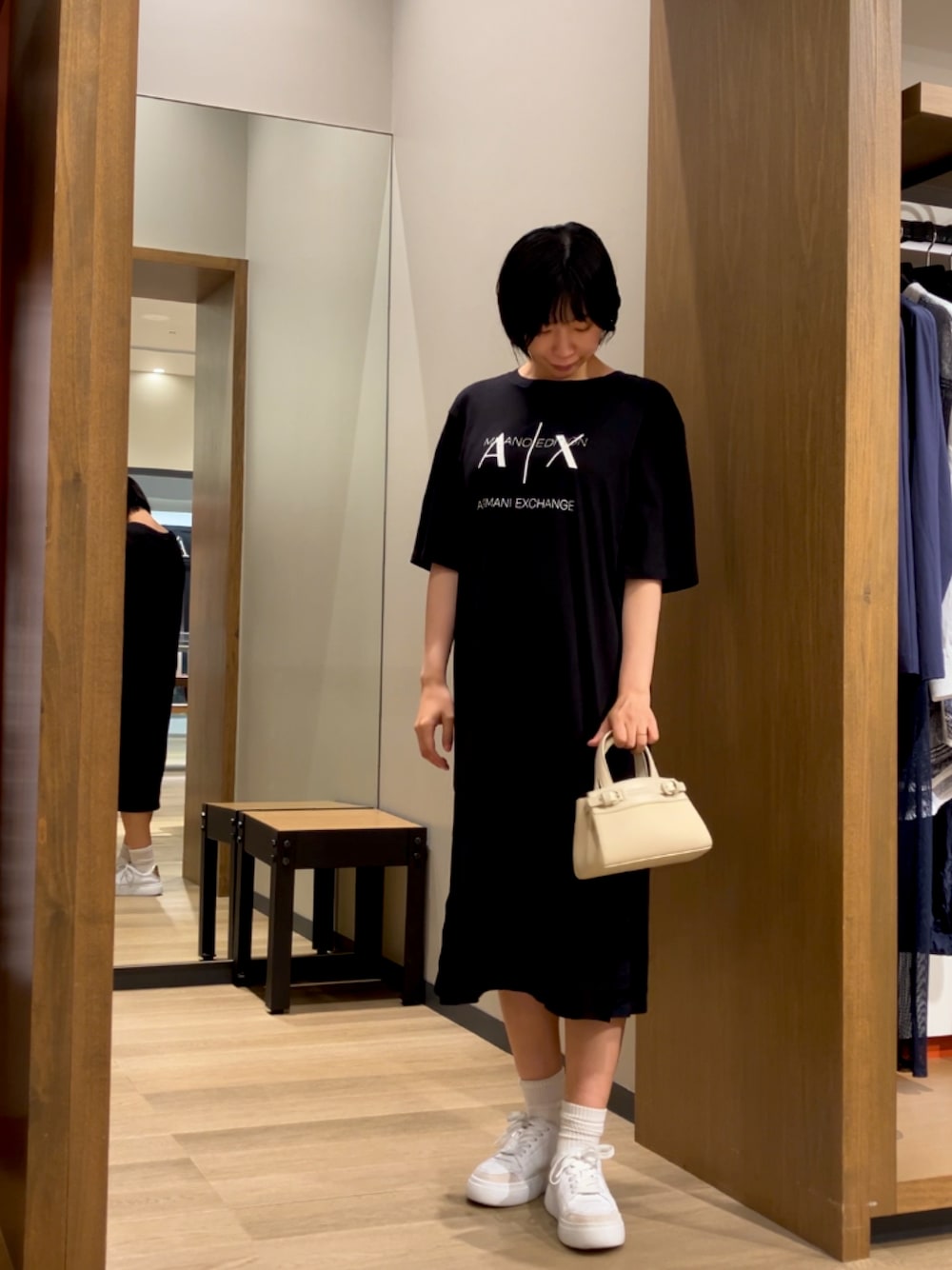 「アルマーニエクスチェンジ、AXchange、AXchanger、armaniexchange、ARMANIEXCHANGE、マタニティ、ラクチンコーデ、Tシャツワンピ」｜「ARMANI EXCHANGEの【A|X アルマーニ エクスチェンジ】AXロゴ　半袖クルーネックTシャツワンピース（ワンピース、ブラック系）」を使った、TANAYURIさん（レディース・166cm）の夏コーディネートの1枚目の写真