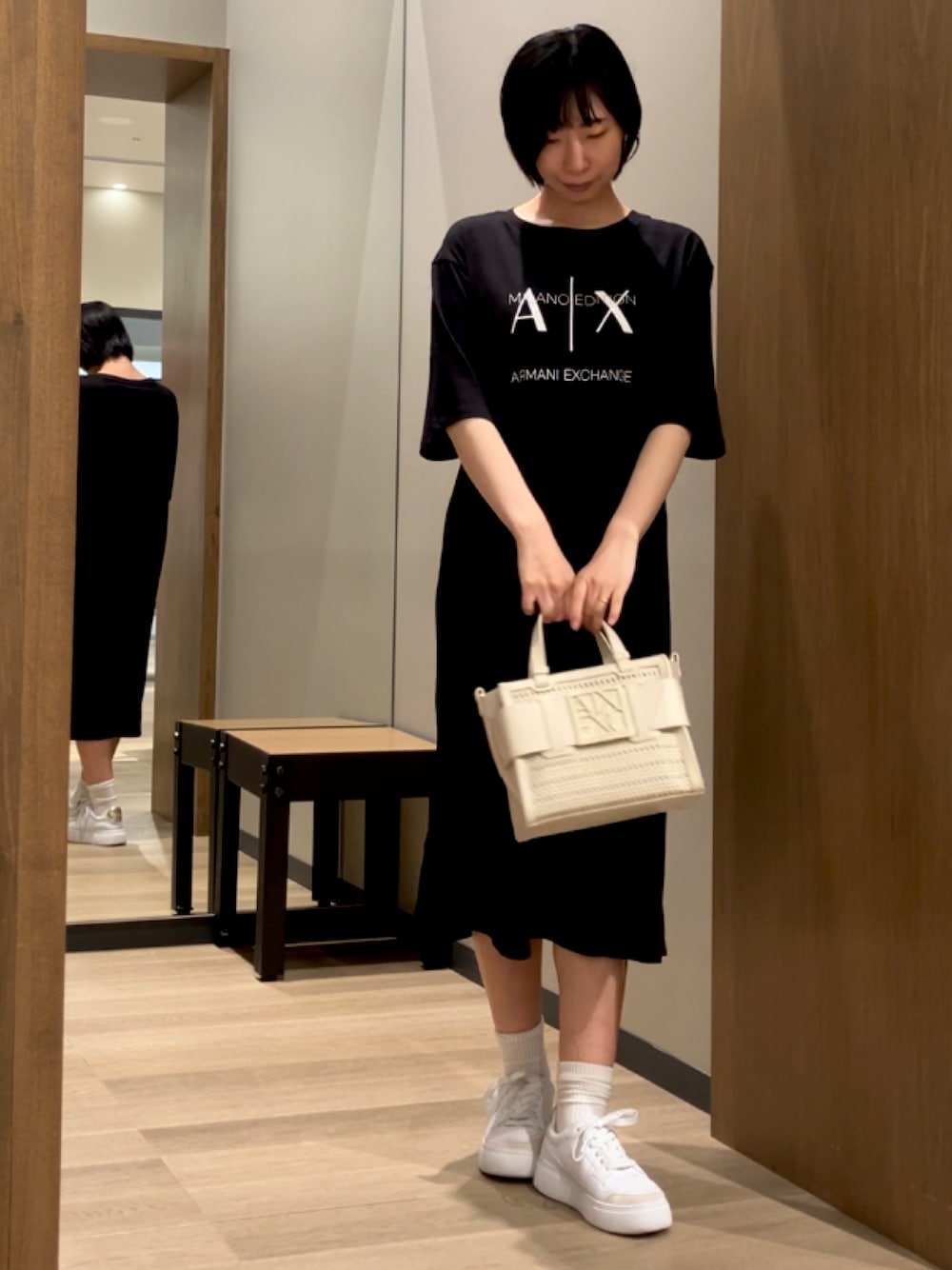 「AXchange、AXchanger、アルマーニエクスチェンジ、armaniexchange、ARMANIEXCHANGE、マタニティ、Tシャツワンピ、ラクチンコーデ」｜「ARMANI EXCHANGEの【A|X アルマーニ エクスチェンジ】AXロゴ　半袖クルーネックTシャツワンピース（ワンピース、ブラック系）」を使った、TANAYURIさん（レディース・166cm）の夏コーディネートの1枚目の写真