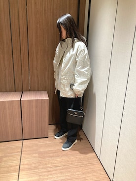 「ロゴ」｜「アイテム（ニット/セーター）」を使った、チさん（レディース・160cm）の春コーディネート