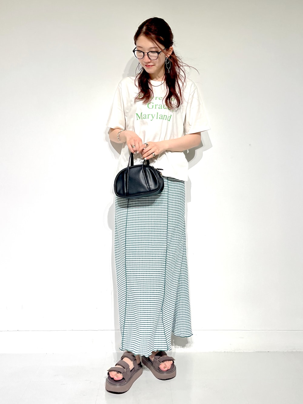 sakiさんの「グラフィックTシャツ(半袖)（SENSE OF PLACE by URBAN RESEARCH）」を使ったコーディネートの1枚目の写真