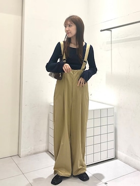 「アイテム（サロペット/オーバーオール、ベージュ系）」を使った、sakiさん（レディース・166cm）の秋コーディネート